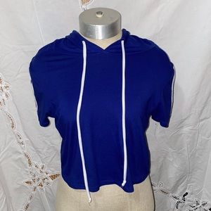 Blue cropped shirt with hood